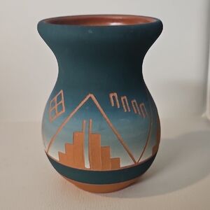 Native American Sioux ( Lakota) Pottery Vase